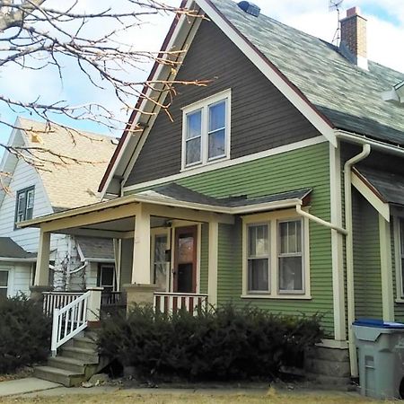 Comfortable 3 Bedroom Craftsman Bungalow In Milwaukee'S Bay View Neighborhood Экстерьер фото