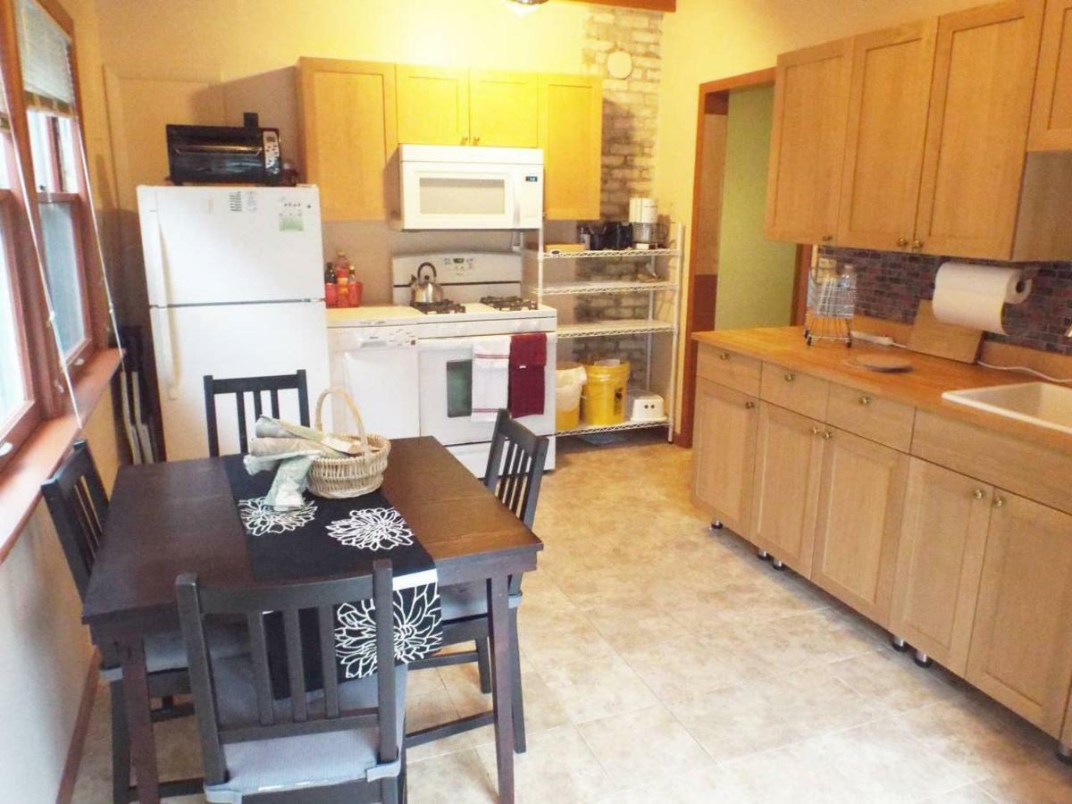 Comfortable 3 Bedroom Craftsman Bungalow In Milwaukee'S Bay View Neighborhood Экстерьер фото