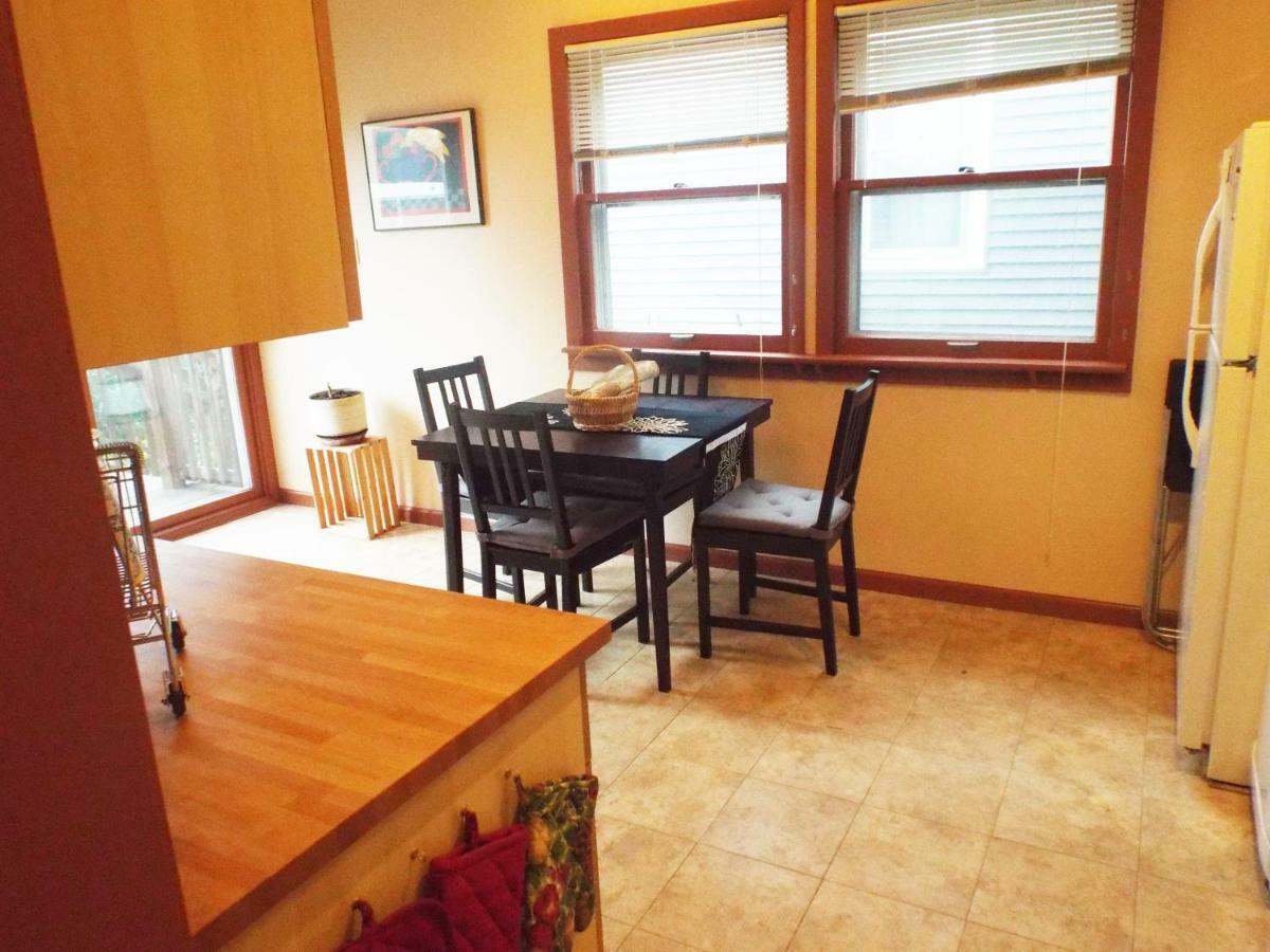 Comfortable 3 Bedroom Craftsman Bungalow In Milwaukee'S Bay View Neighborhood Экстерьер фото