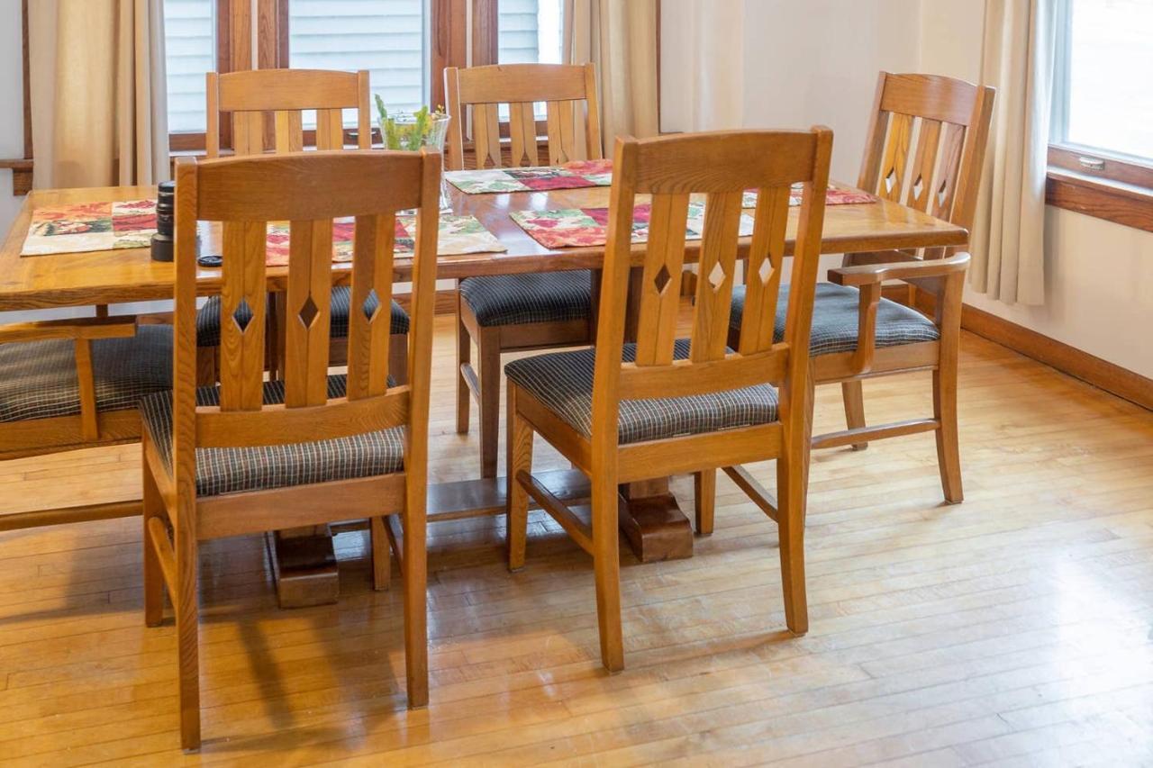 Comfortable 3 Bedroom Craftsman Bungalow In Milwaukee'S Bay View Neighborhood Экстерьер фото